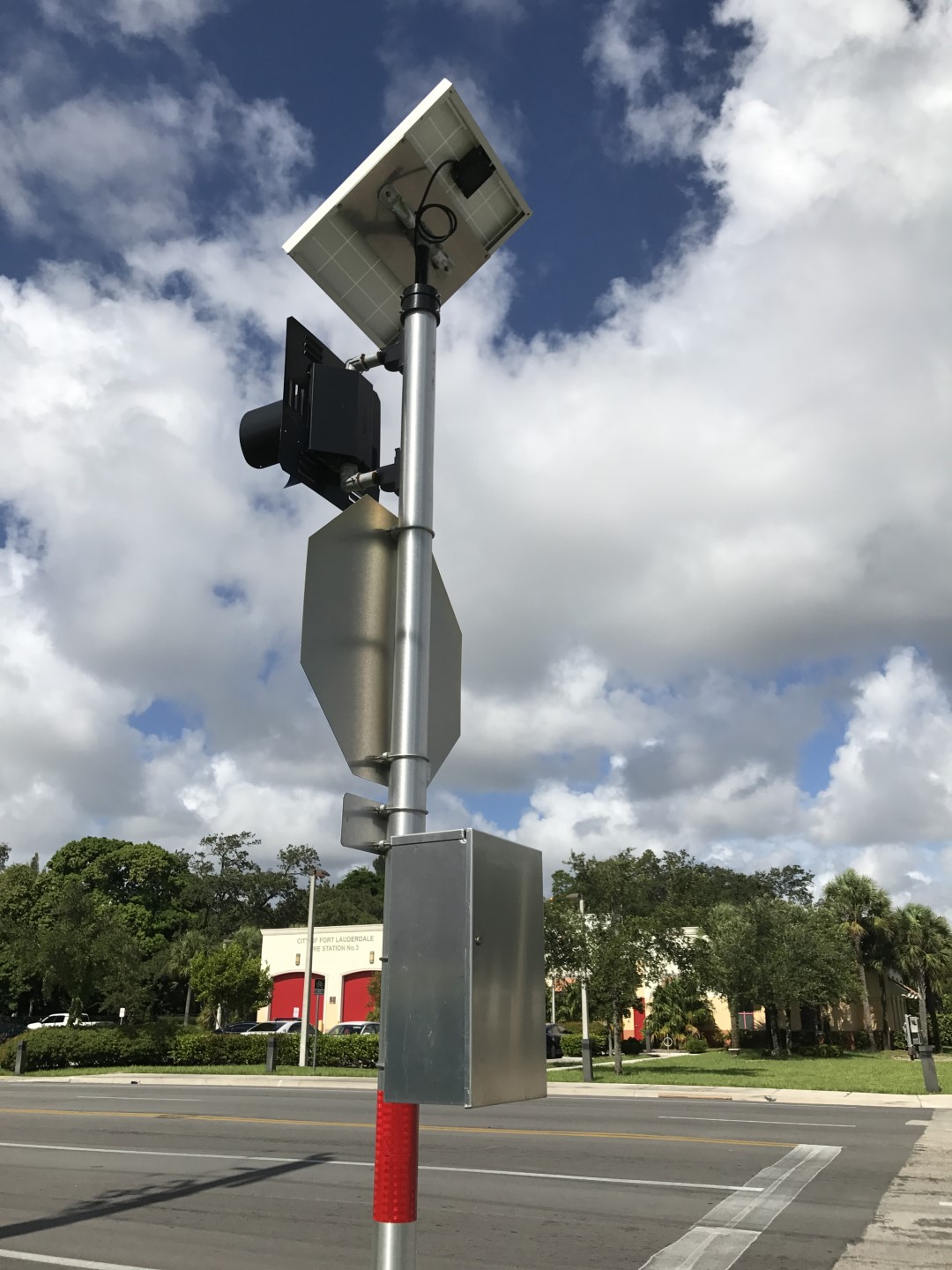 Solar 24 hours Flashing Beacons Solar Flashing STOP Sign.